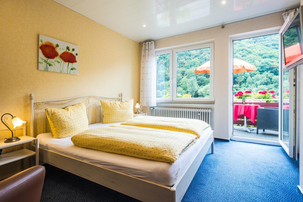 Moselromantik-Hotel Zum Loewen エディガー・エラー エクステリア 写真