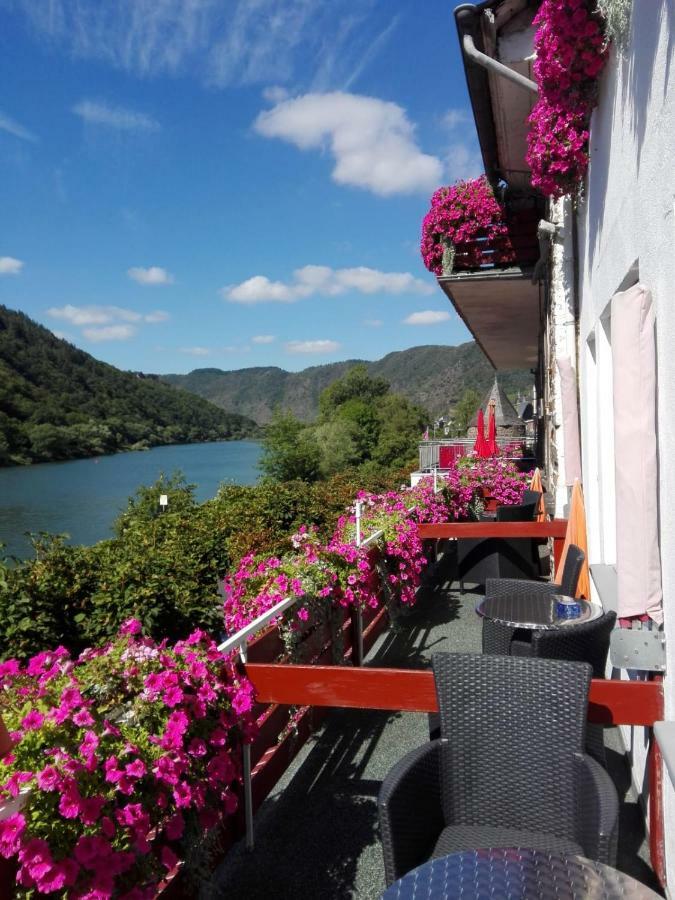 Moselromantik-Hotel Zum Loewen エディガー・エラー エクステリア 写真